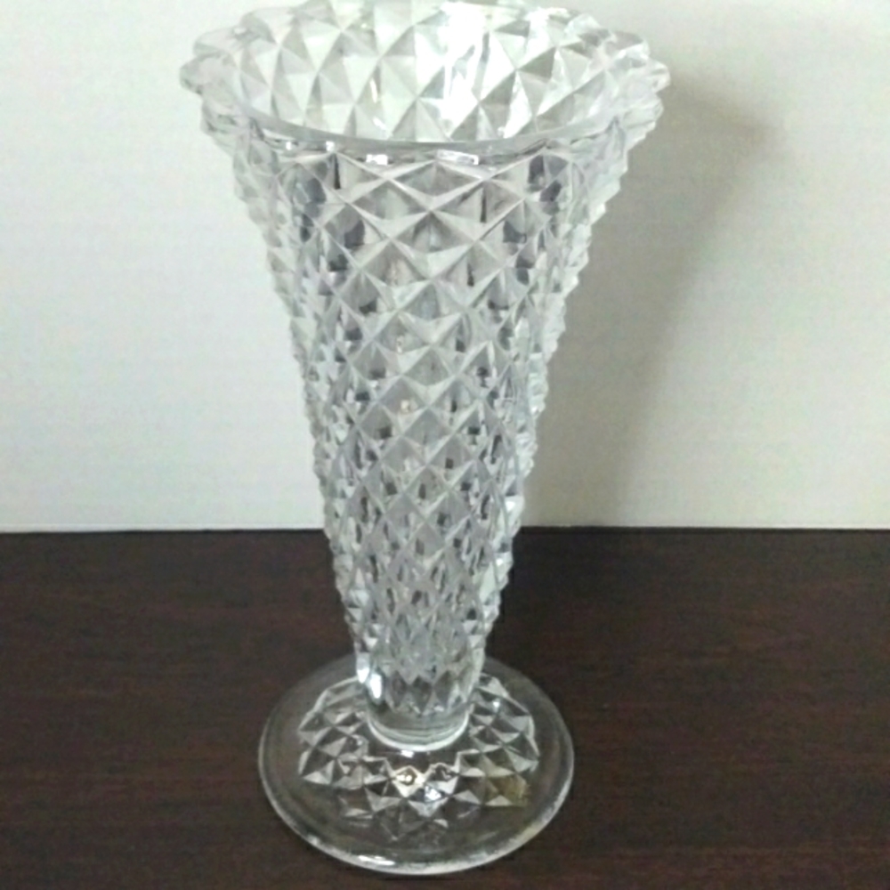 Vintage vase diamond point 24 lead crystal  heavy with beautiful details